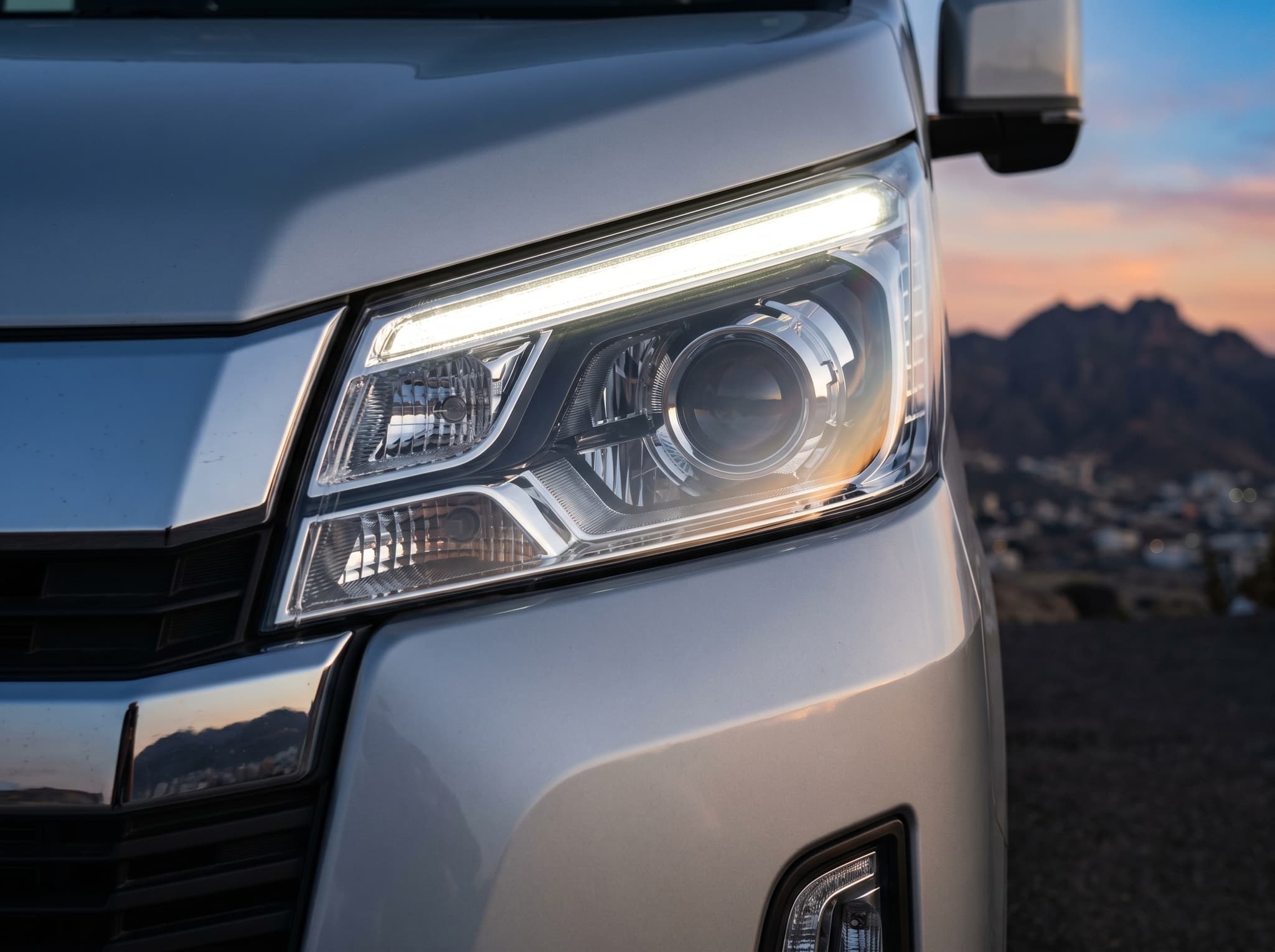 Toyota Hiace Exterior Front Rear Headlight